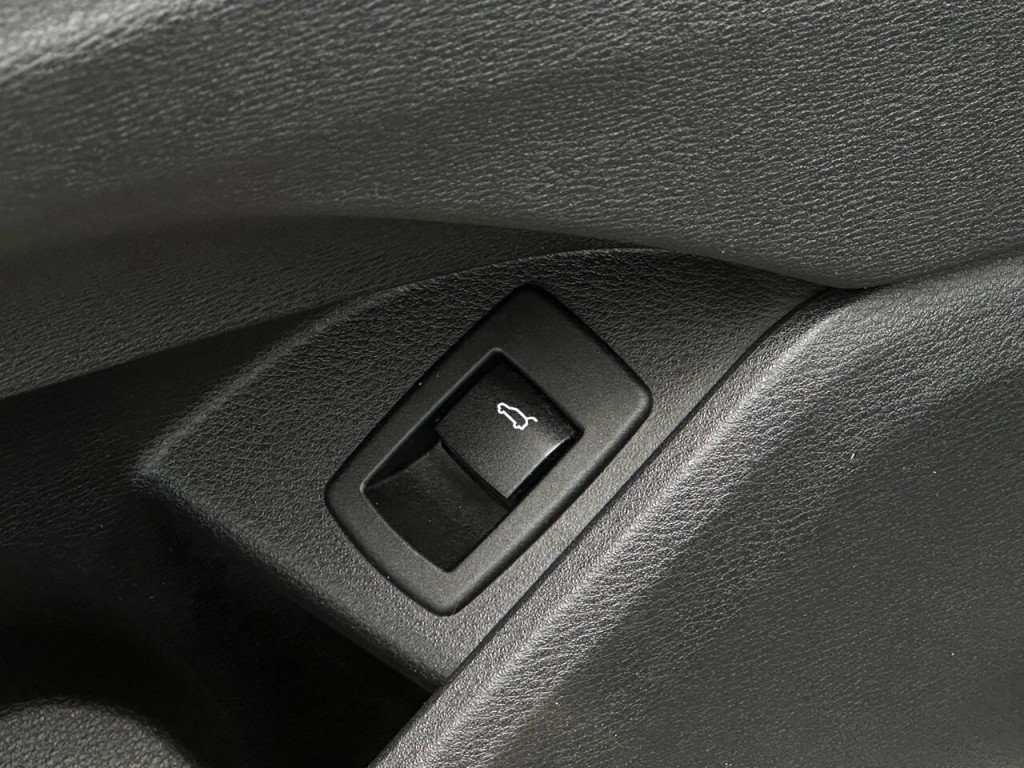 2016 BMW X1 Image 30