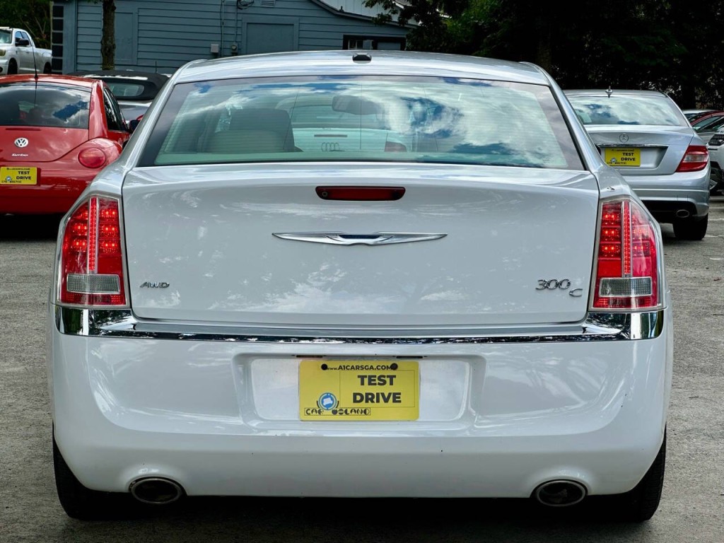 2013 Chrysler 300 Image 5
