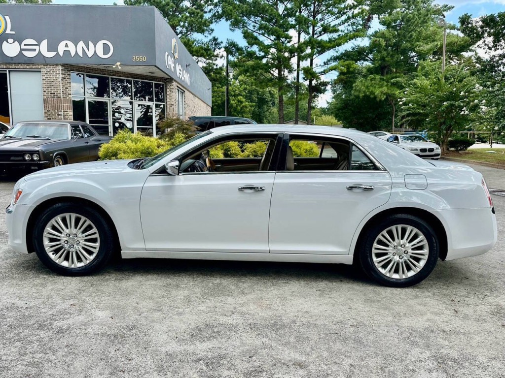 2013 Chrysler 300 Image 6