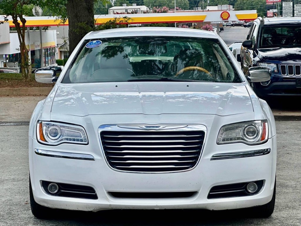 2013 Chrysler 300 Image 7