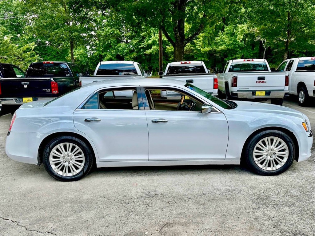 2013 Chrysler 300 Image 10