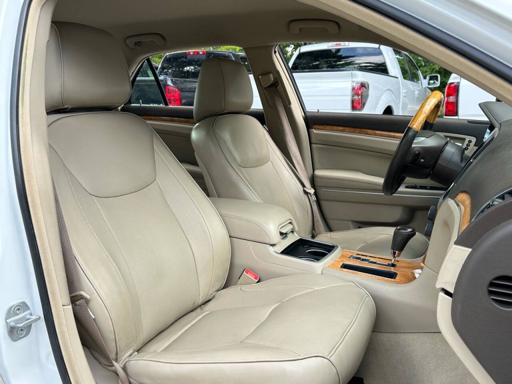 2013 Chrysler 300 Image 13