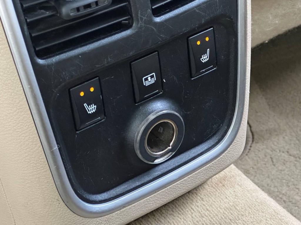 2013 Chrysler 300 Image 17