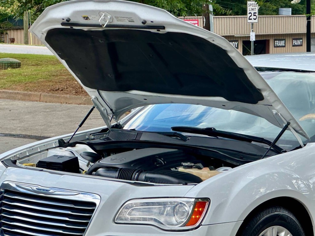 2013 Chrysler 300 Image 21