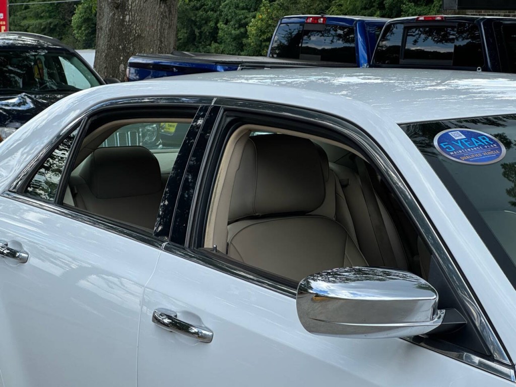2013 Chrysler 300 Image 22