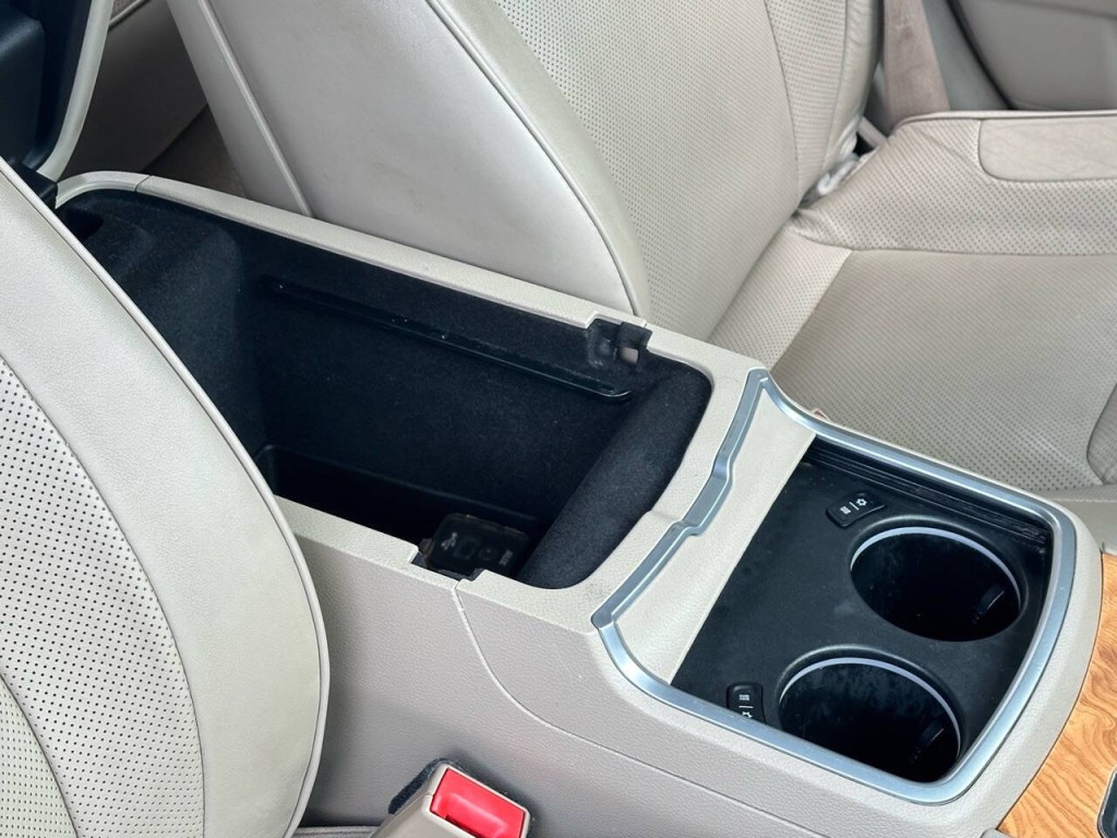 2013 Chrysler 300 Image 28
