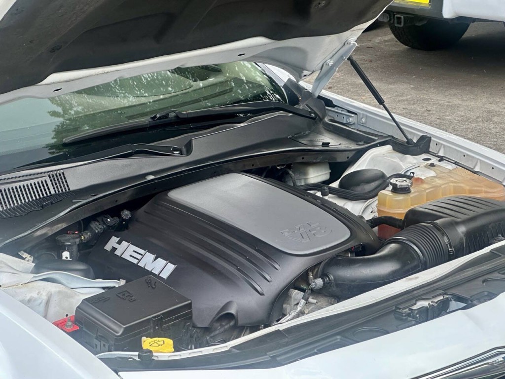 2013 Chrysler 300 Image 31