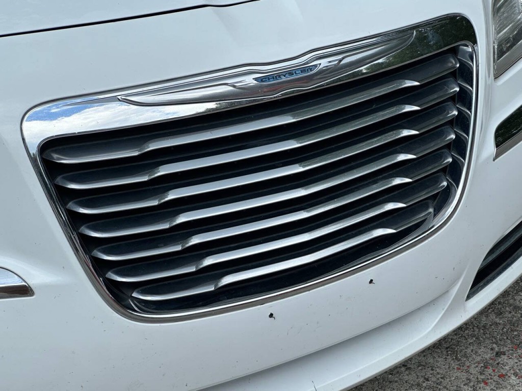 2013 Chrysler 300 Image 33
