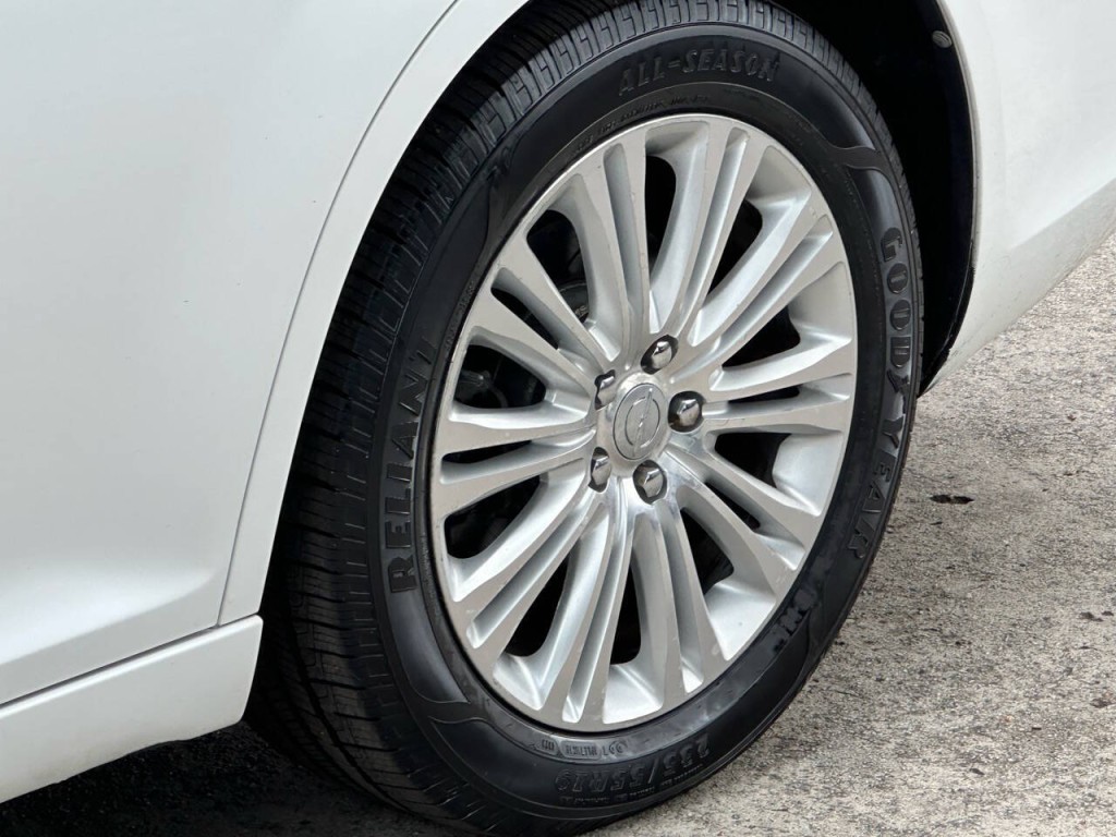 2013 Chrysler 300 Image 35