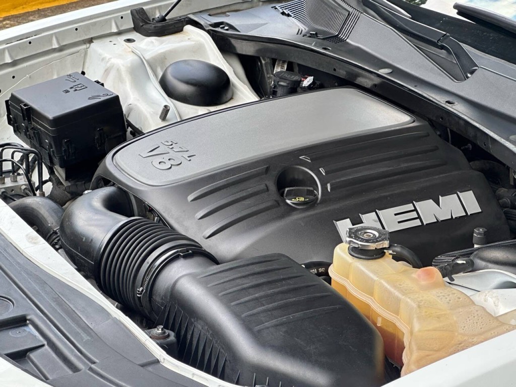 2013 Chrysler 300 Image 39