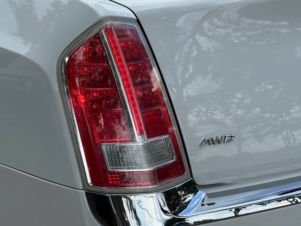 2013 Chrysler 300 Image 41