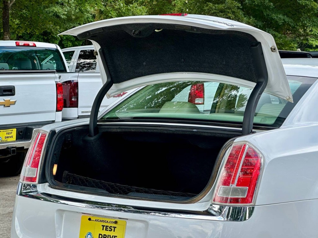2013 Chrysler 300 Image 42