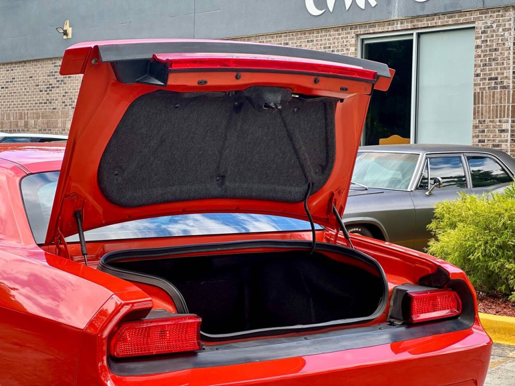 2010 Dodge Challenger Image 8