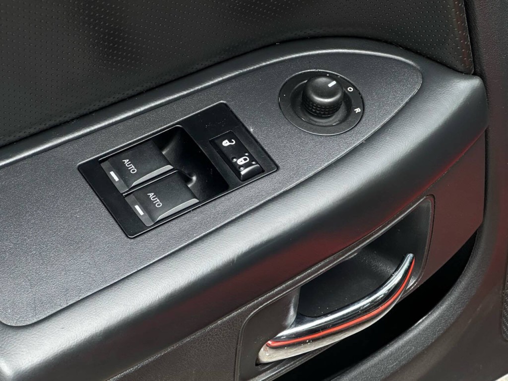 2010 Dodge Challenger Image 17