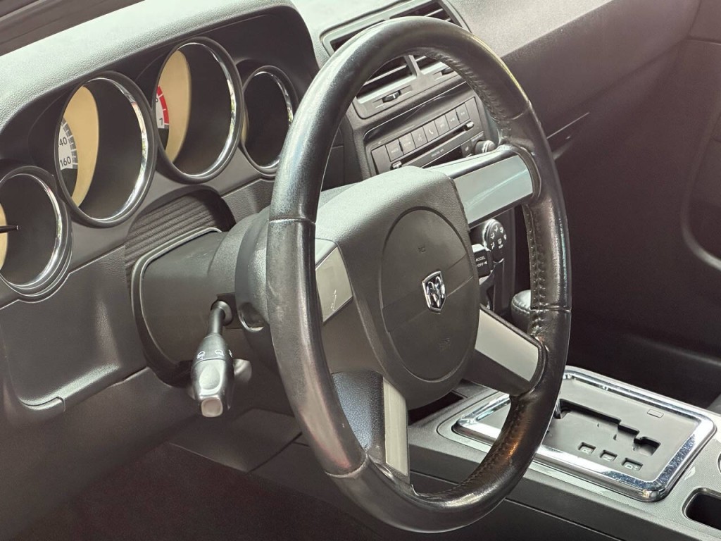 2010 Dodge Challenger Image 18