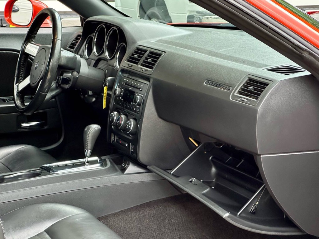 2010 Dodge Challenger Image 19