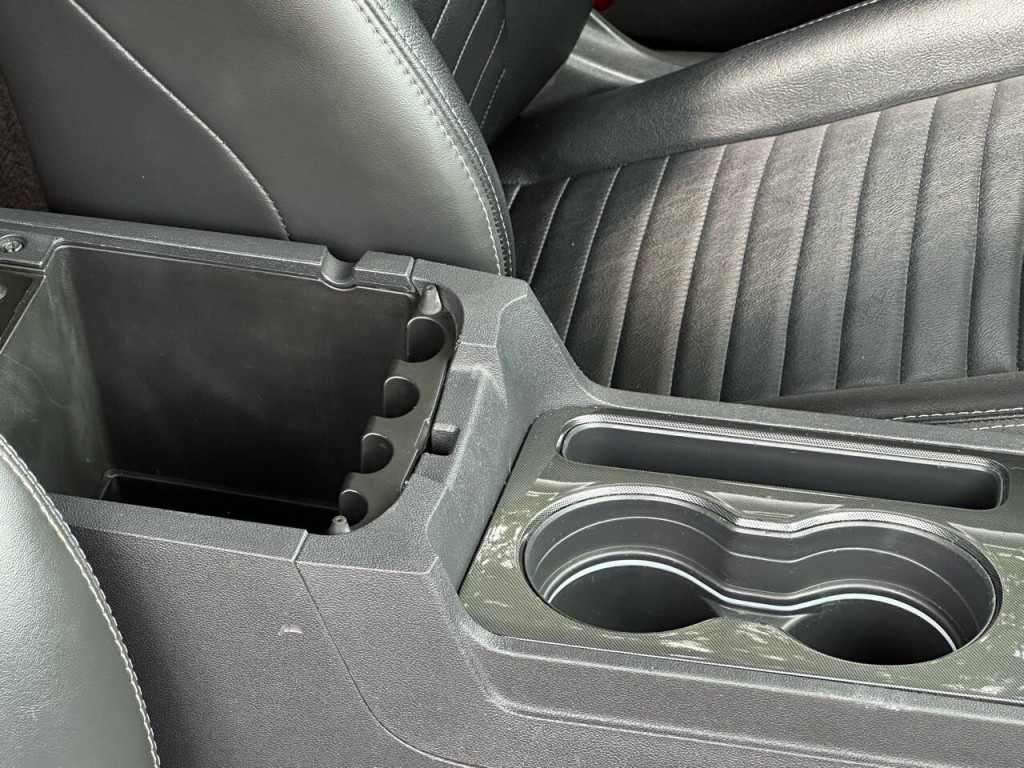 2010 Dodge Challenger Image 21