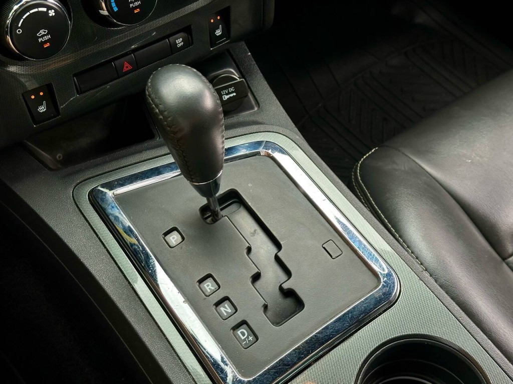 2010 Dodge Challenger Image 24