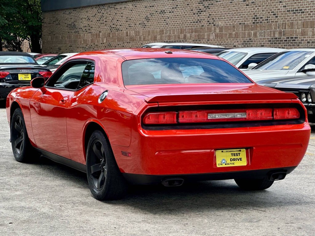 2010 Dodge Challenger Image 32