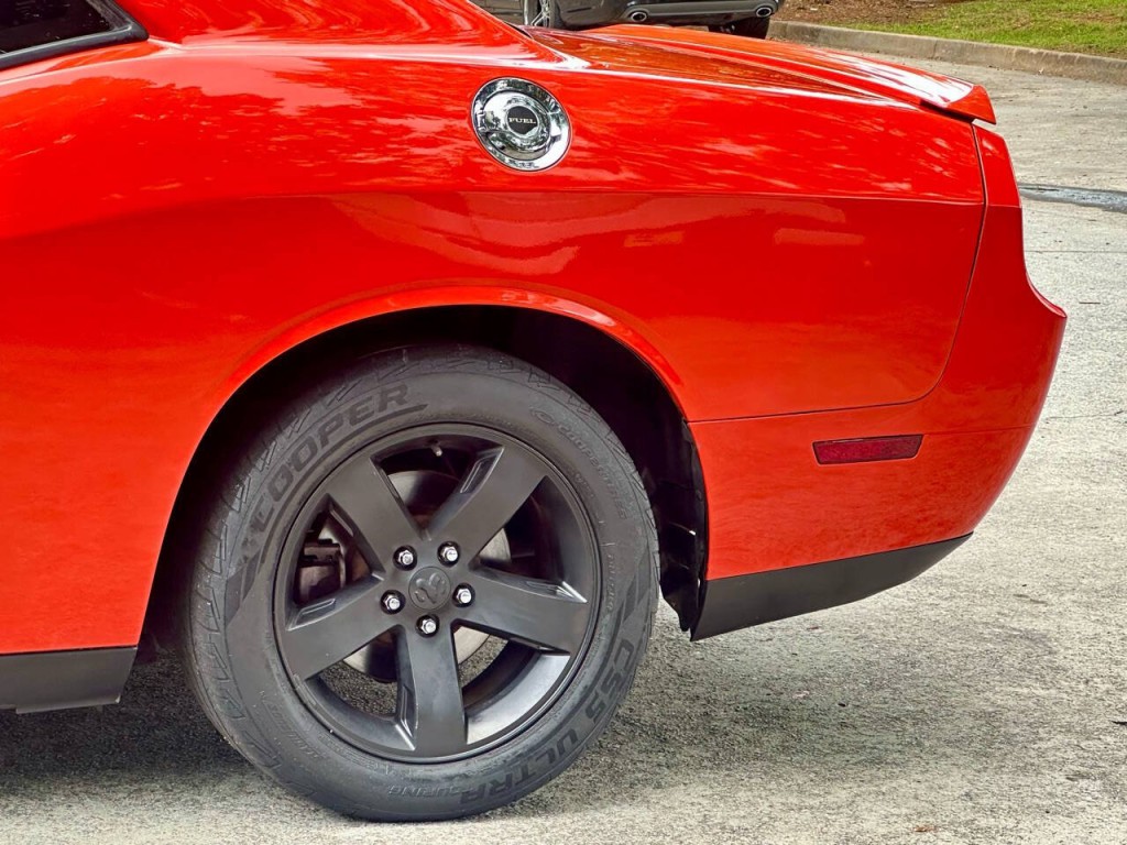 2010 Dodge Challenger Image 34