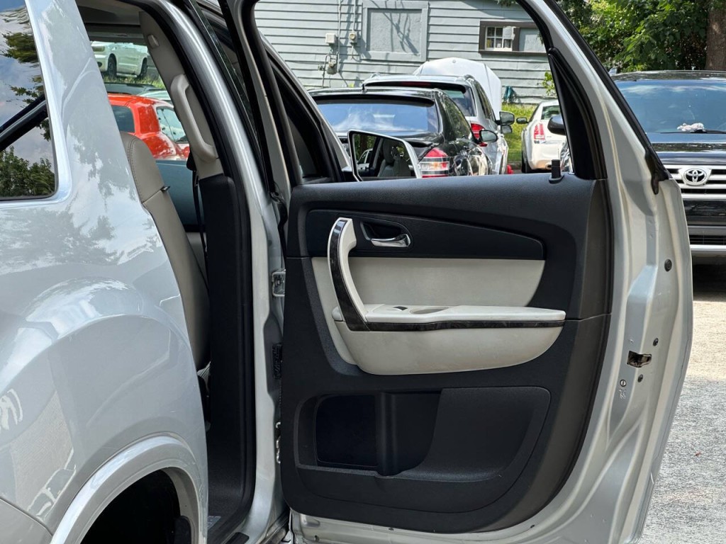 2012 GMC Acadia Image 28