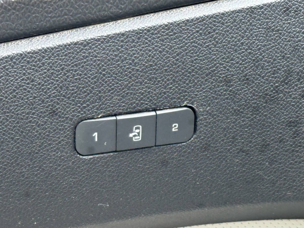 2012 GMC Acadia Image 32