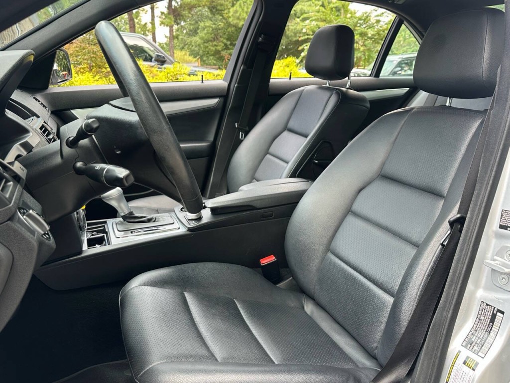 2008 Mercedes-Benz C-Class Image 3