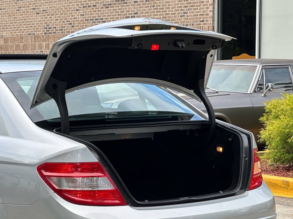 2008 Mercedes-Benz C-Class Image 12