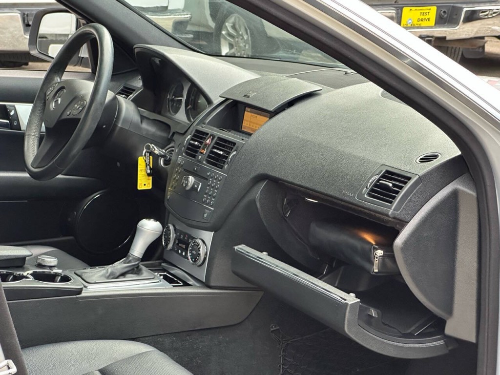 2008 Mercedes-Benz C-Class Image 24