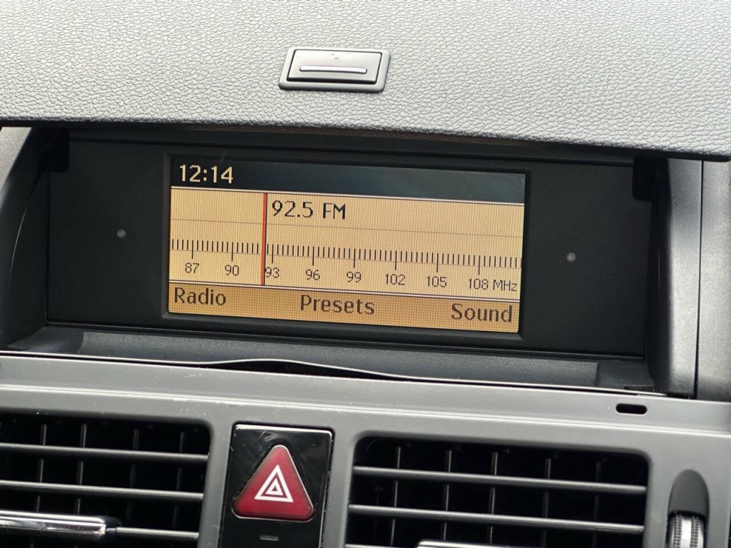 2008 Mercedes-Benz C-Class Image 26