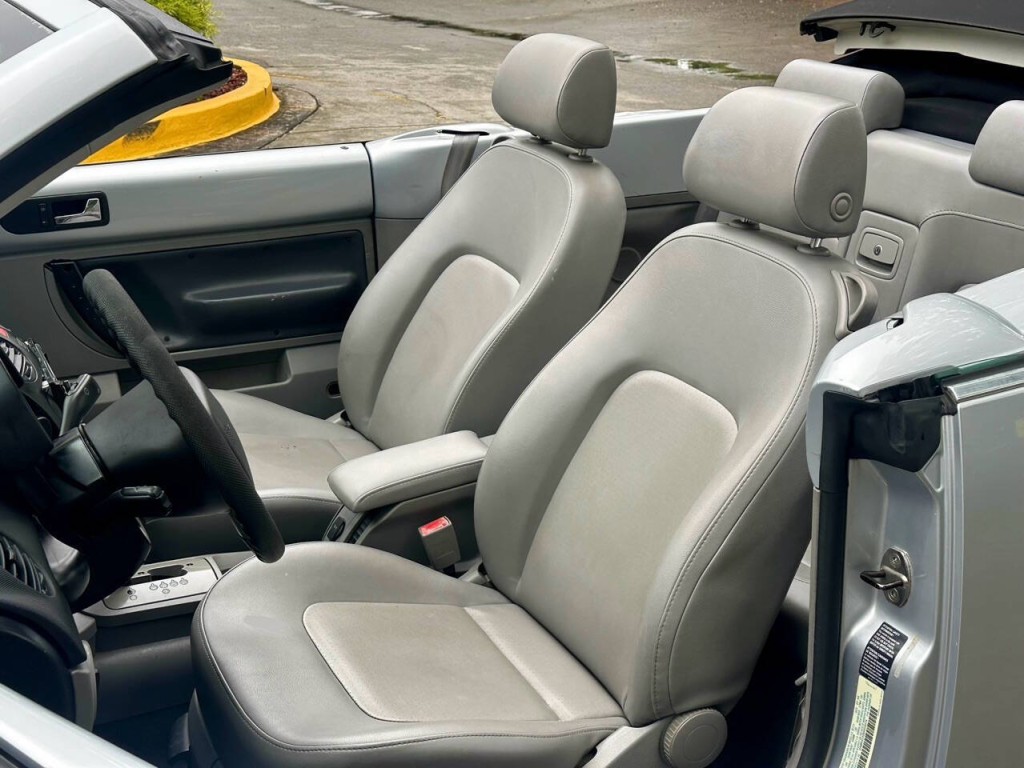 2005 Volkswagen Beetle Image 3
