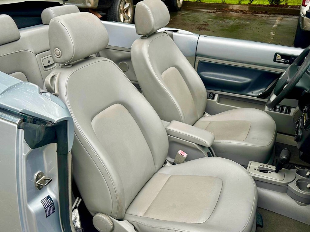 2005 Volkswagen Beetle Image 4