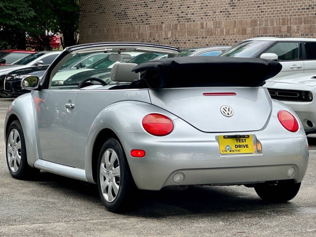 2005 Volkswagen Beetle Image 11