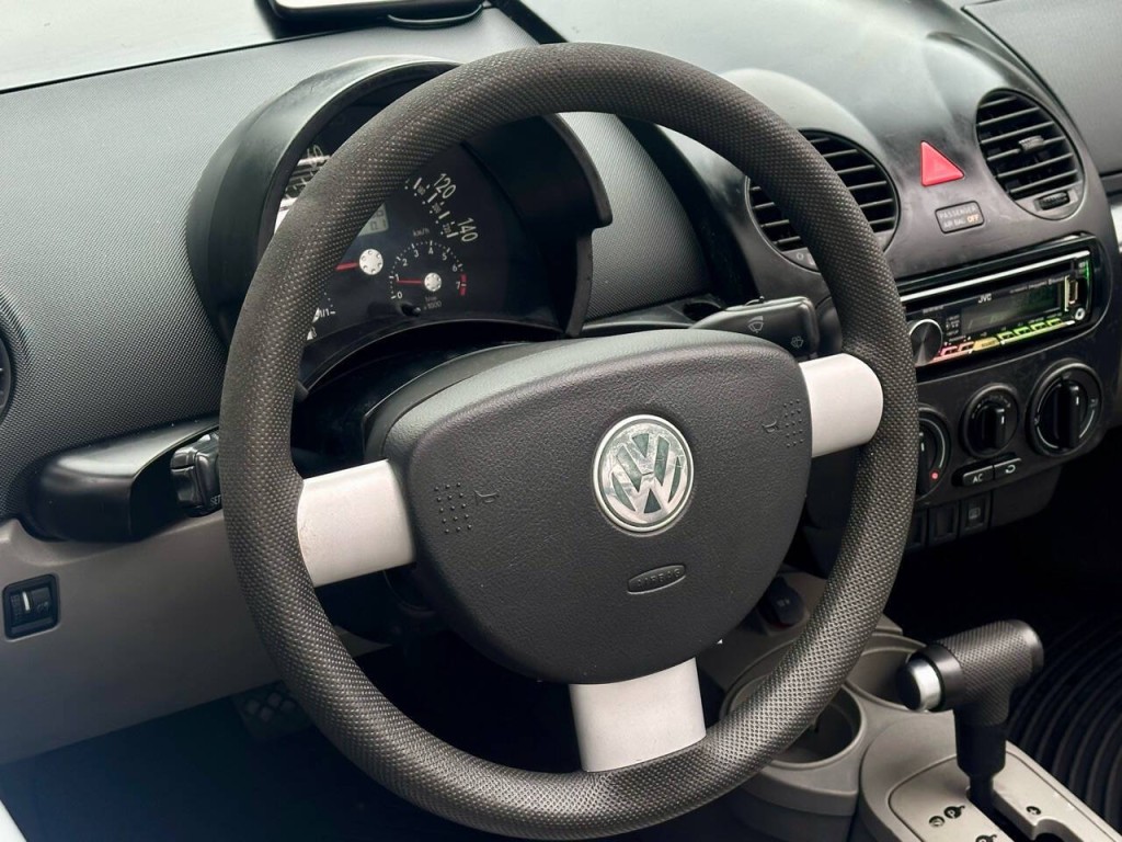 2005 Volkswagen Beetle Image 22