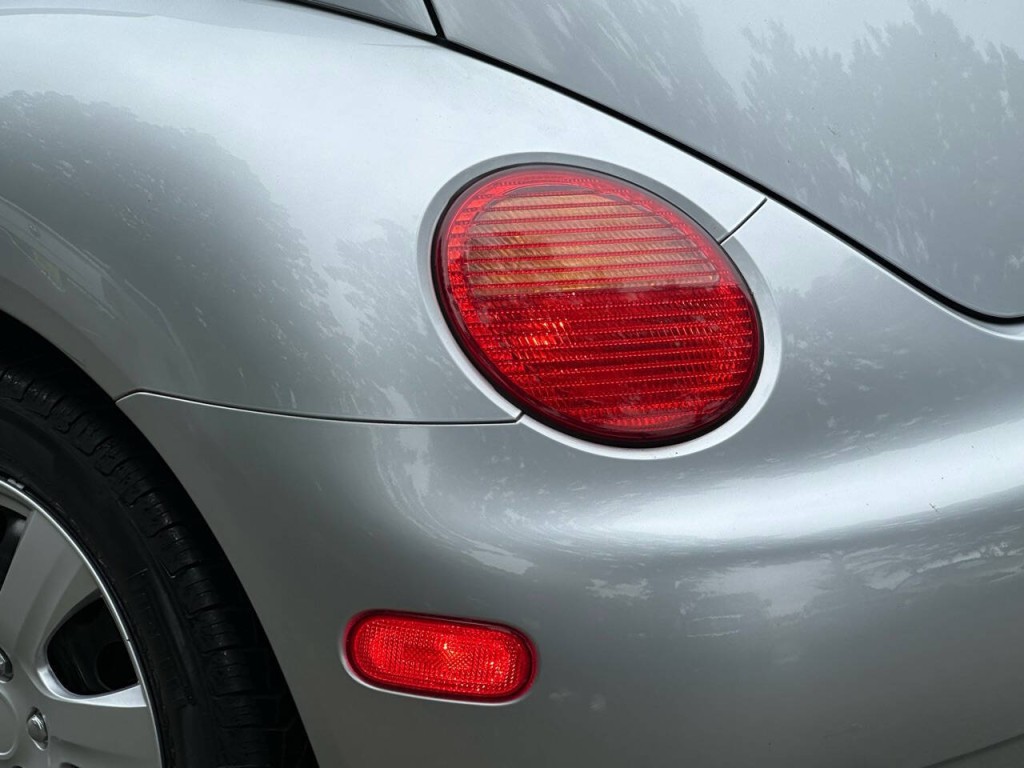 2005 Volkswagen Beetle Image 25