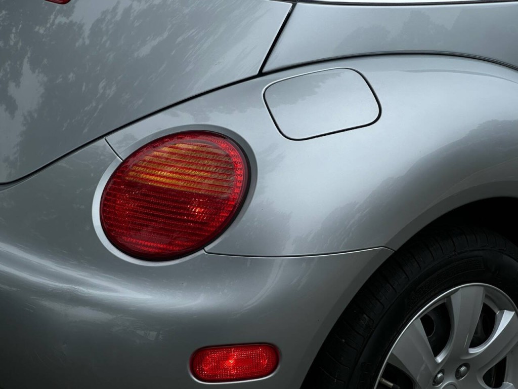 2005 Volkswagen Beetle Image 28