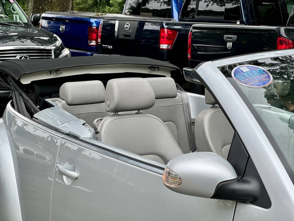 2005 Volkswagen Beetle Image 32