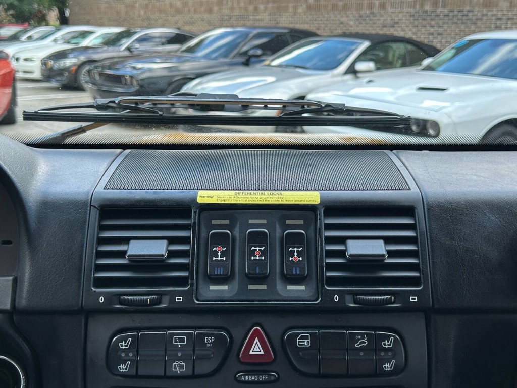 2004 Mercedes-Benz G-Class Image 26