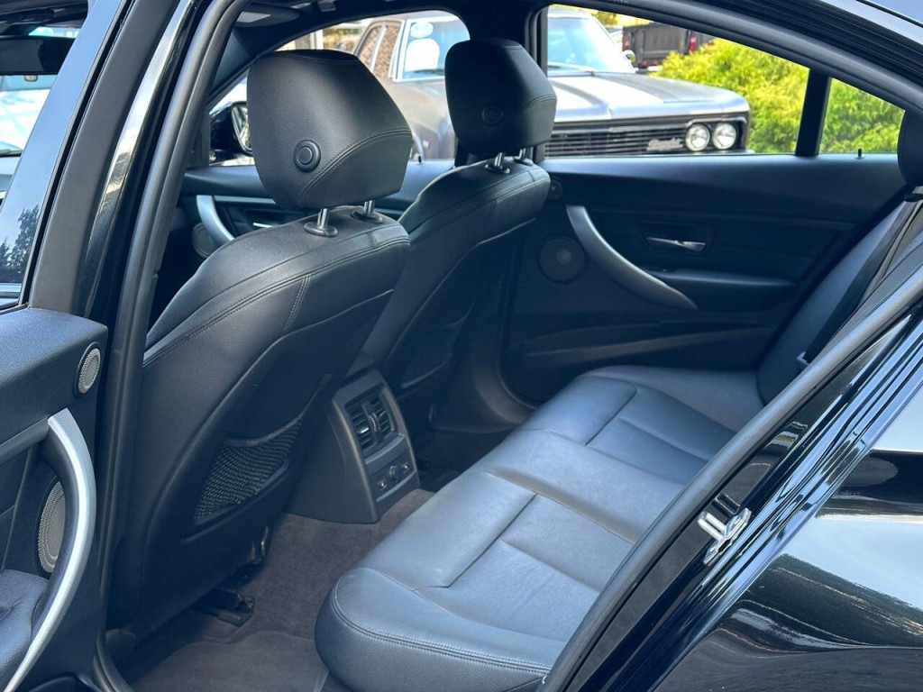 2014 BMW 3 Series Image 4