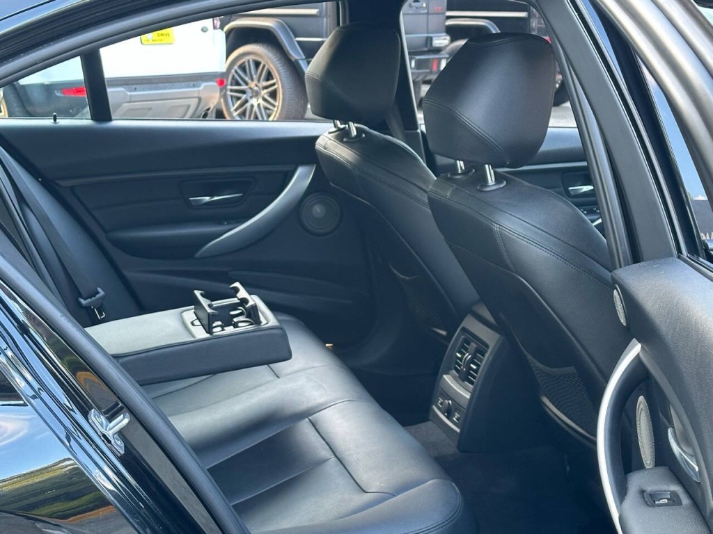 2014 BMW 3 Series Image 9