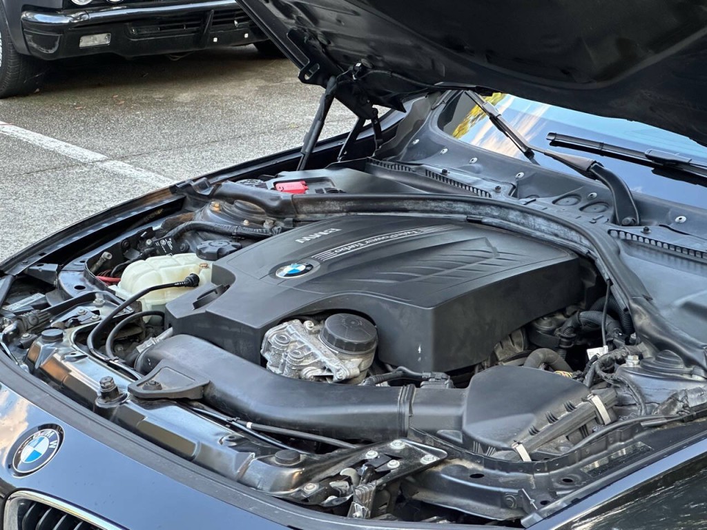 2014 BMW 3 Series Image 25