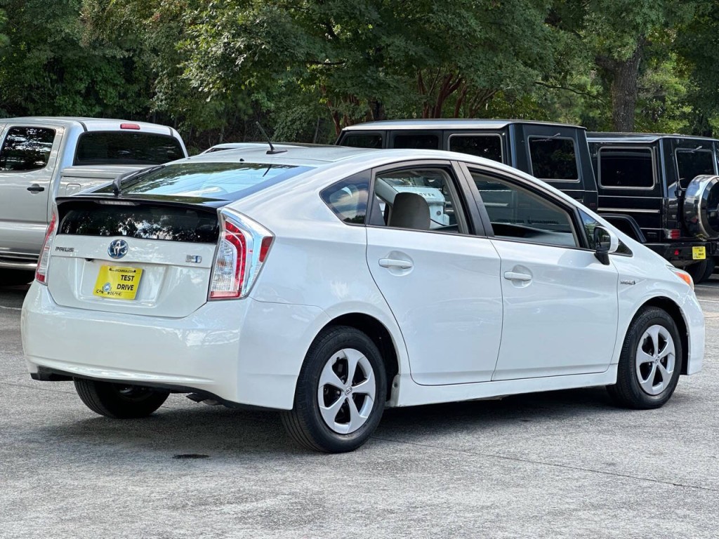 2015 Toyota Prius Image 11