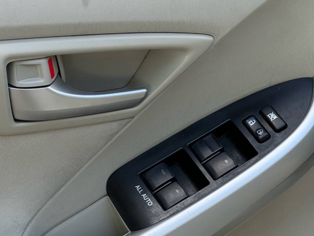 2015 Toyota Prius Image 14