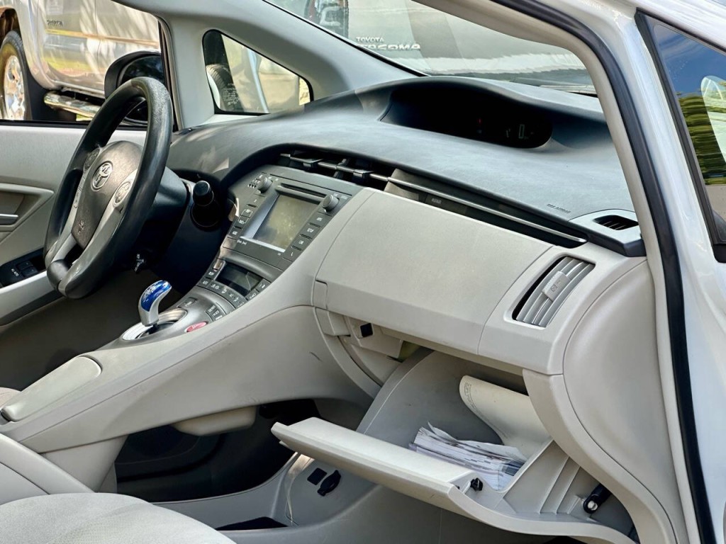2015 Toyota Prius Image 20