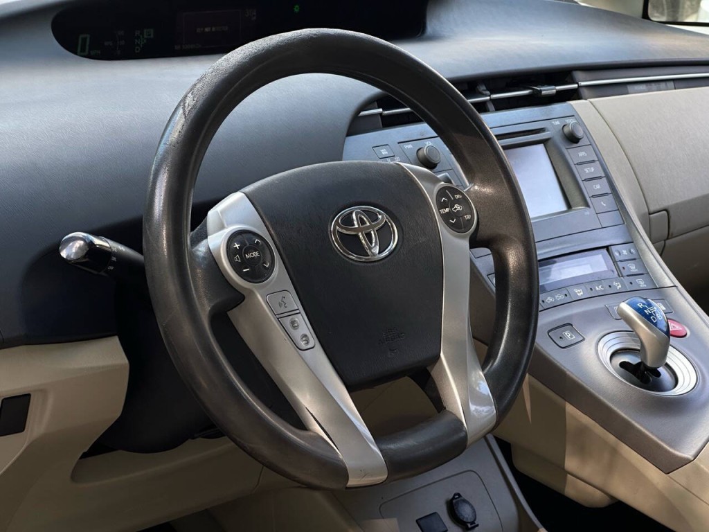 2015 Toyota Prius Image 30