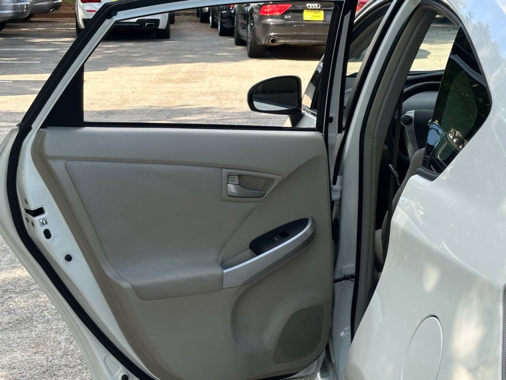 2015 Toyota Prius Image 32