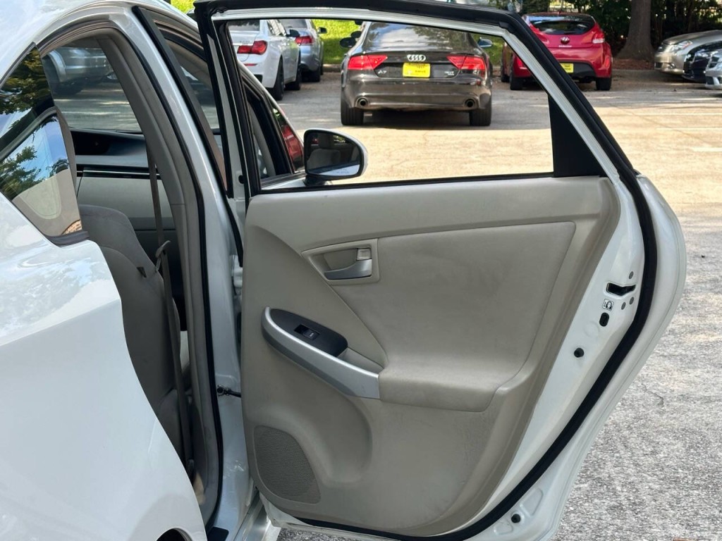 2015 Toyota Prius Image 37