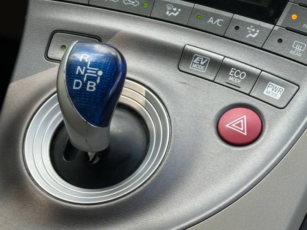 2015 Toyota Prius Image 38