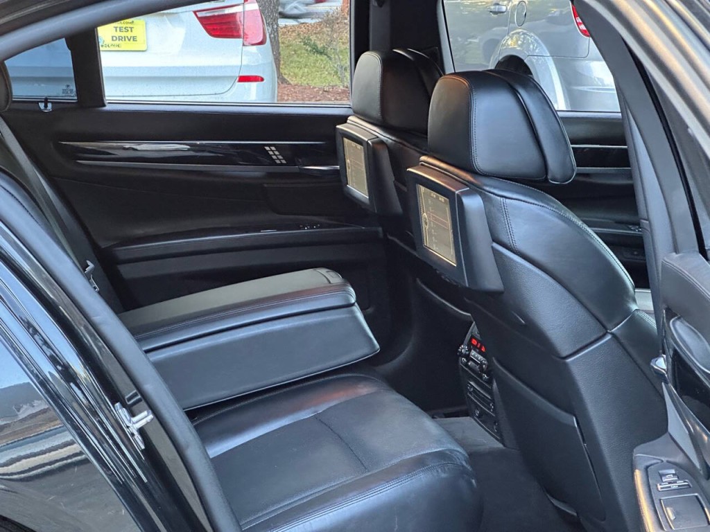 2012 BMW 7 Series Image 4