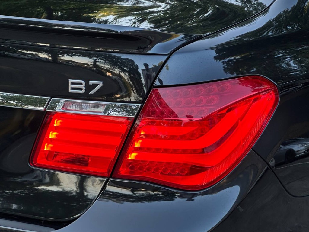 2012 BMW 7 Series Image 13
